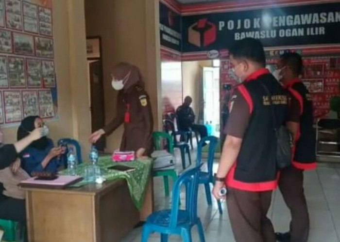 Selama 2 Jam Tim Jaksa Kejari Ogan Ilir Geledah Kantor Bawaslu, Ada 46 Dokumen yang Berhasil Disita Penyidik 