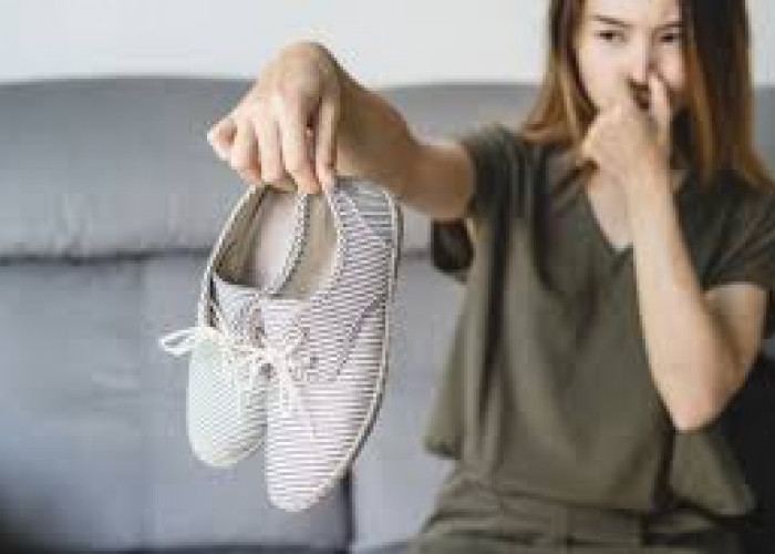5 Tips dan Trik Ampuh untuk Menghilangkan Bau Sepatu Kesayanganmu