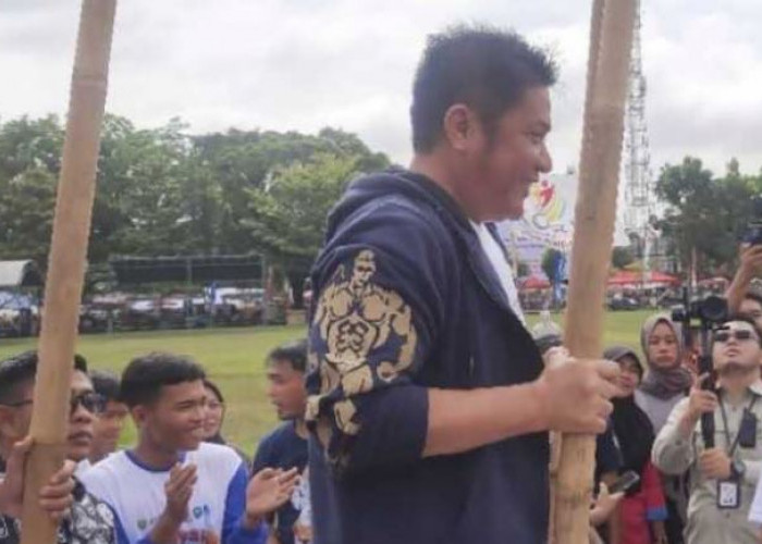 Gubernur Sumsel Ternyata Jago Main Enggrang, HD Ajak Masyarakat Senangi Olahraga Tradisional