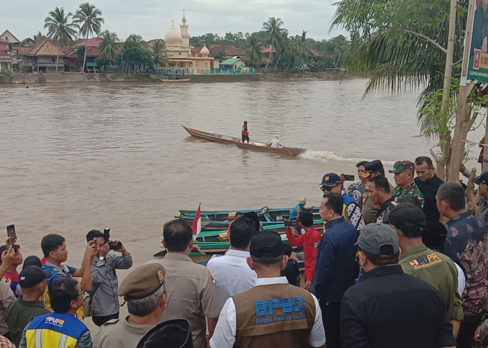 Gunakan Helikopter, Pj Gubernur Sumsel Tinjau Banjir Muratara