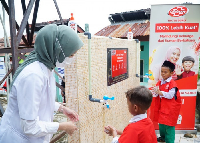 Lifebuoy Berikan Pelatihan dan Edukasi Kesehatan Pada Ratusan Santri Ponpes Sultan Mahmud Badaruddin Palembang