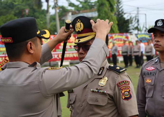 Kapolres Ogan Ilir Pimpin Upacara Kenaikan Pangkat Penghargaan