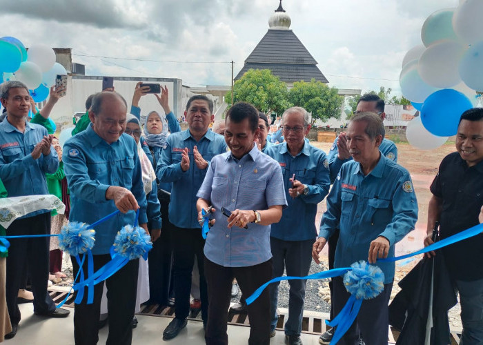 Resmikan Asrama Mahasiswa UNISKI Kayuagung, Ini Pesan Ishak Mekki untuk UNISKI