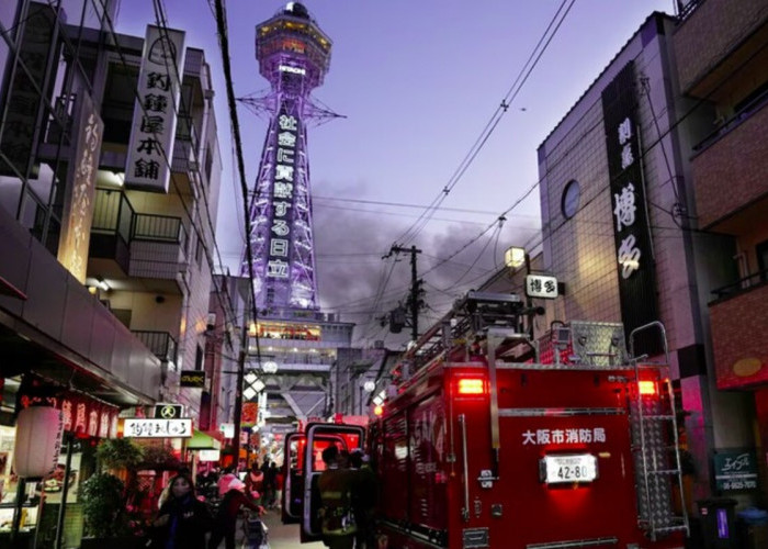 Pusat Perbelanjaan di Osaka Terbakar, 42 Mobil Damkar Dikerahkan