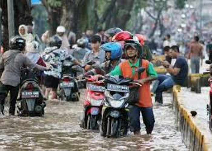 8 Tips Mengatasi Motor Mogok Setelah Terobos Banjir