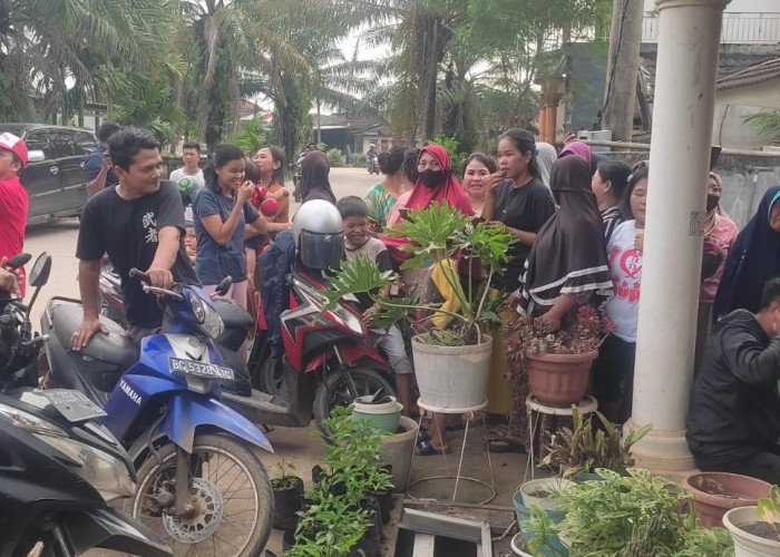 Puluhan Ibu-ibu di Banyuasin Berkumpul Tolak Jalan Tiga Putri Dilalui Truk Galian C