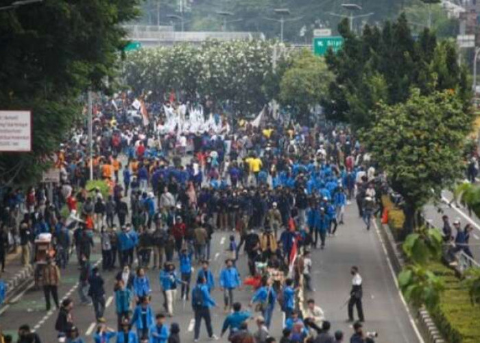 Mahasiswa-Buruh Bergerak Hari Ini Kepung Istana dan DPR, Palembang juga Gelar Aksi Serupa