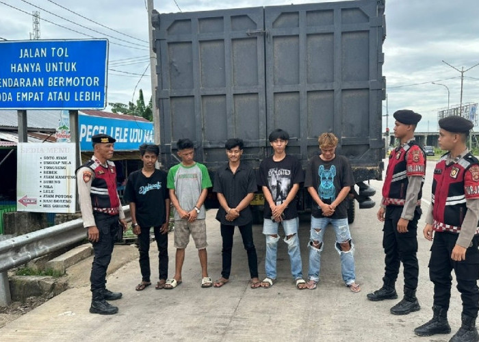 Lima Pelaku Pungli  di Simpang Tol Keramasan  Diamankan  Polres  Ogan  Ilir 