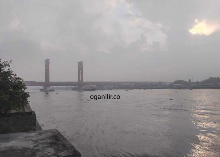 Tahun  Baru, Jembatan Ampera Ditutup 3 Jam, BKB-KI Kena Imbas