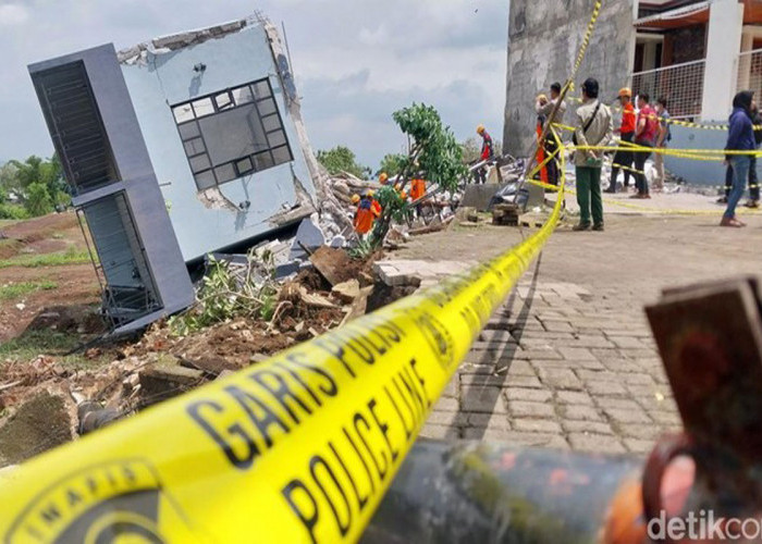 Vila di Batu Ambruk, Keluarga Asal Bekasi Luka-Luka