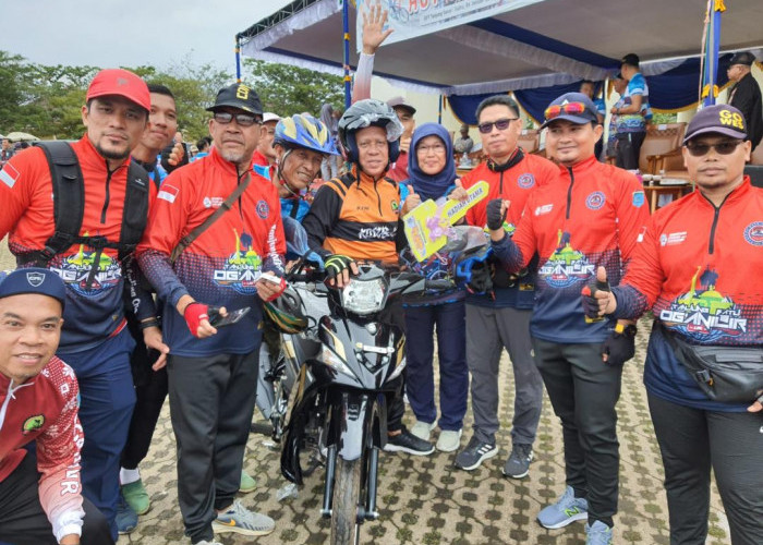 H Sofian Bawa Pulang Hadiah Utama Motor Lomba Sepeda Santai