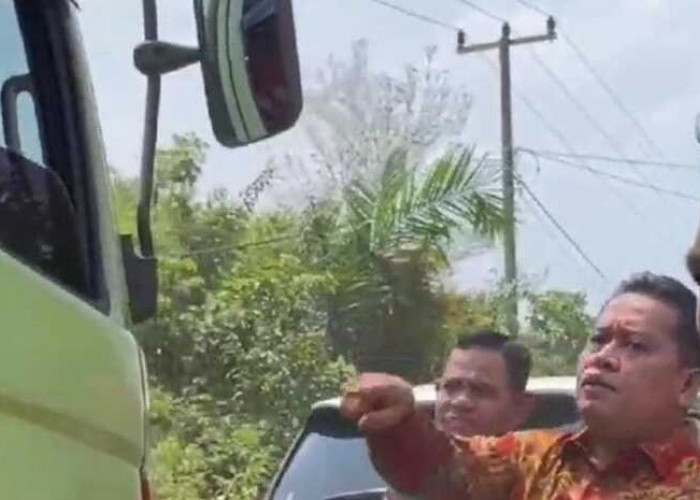 Pulang Hajatan, Bupati Banyuasin Mencak-Mencak di Jalan Kabupaten, Ada Apa?