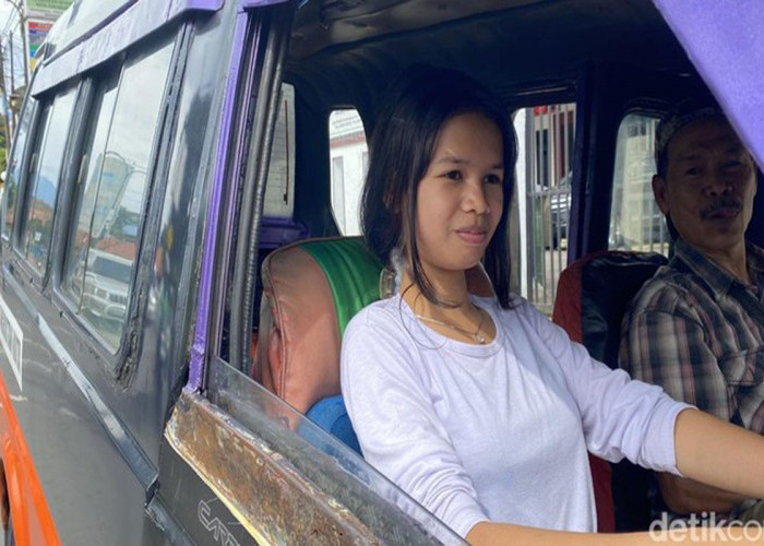 Pulang Sekolah, Putri Langsung Nyetir Angkot Gantikan Ayah