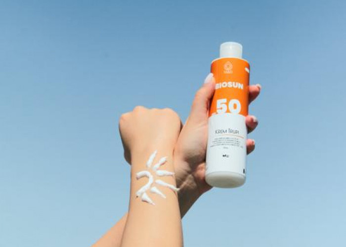 Simak! Inilah Manfaat Gunakan Sunscreen, Pelindung Wajib Kulit Setiap Hari