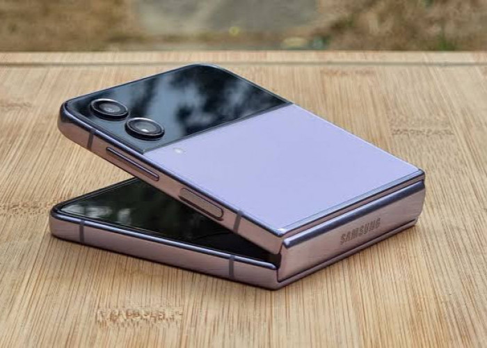 Harga Terbaru Samsung Galaxy Z Flip 4, Bentuk Bodi Unik dan Bobot yang Ringan