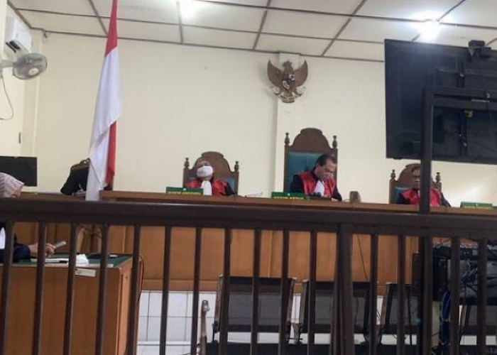 Hakim Tak Sependapat dengan Tuntutan Jaksa, Terdakwa Pembawa 200 Butir Pil Ekstasi Divonis 14 Tahun Penjara 