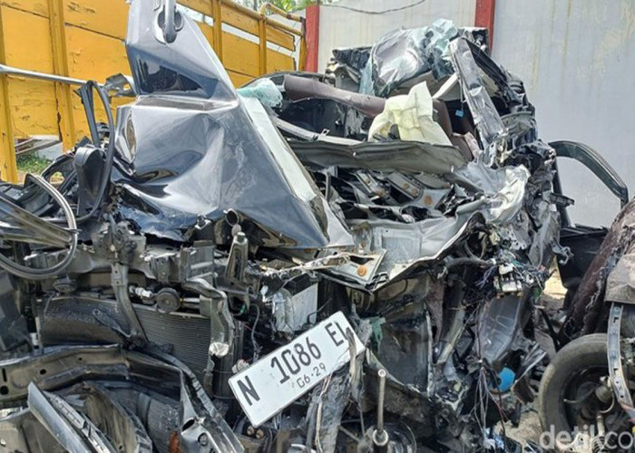 Hantam Buntut Tronton, Ketua PWNU Jatim dan Istri Meninggal 