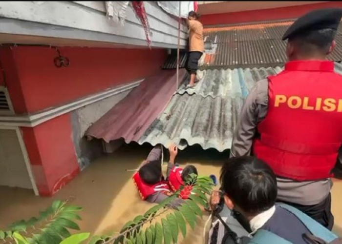 Banjir di Jatirasa Bekasi Sampai 3 Meter, Warga Harus Naik Genteng