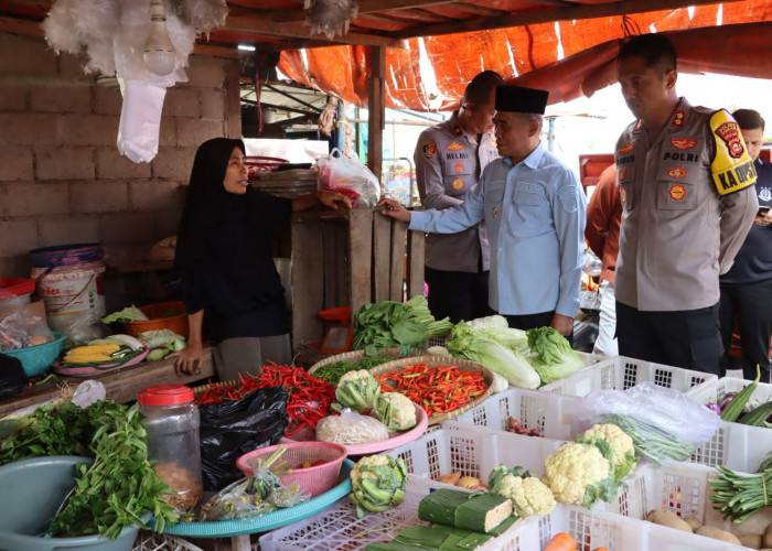 Wakil Bupati dan Kapolres Ogan Illr Cek Ketersediaan dan Harga Bahan Pokok di Pasar Indralaya