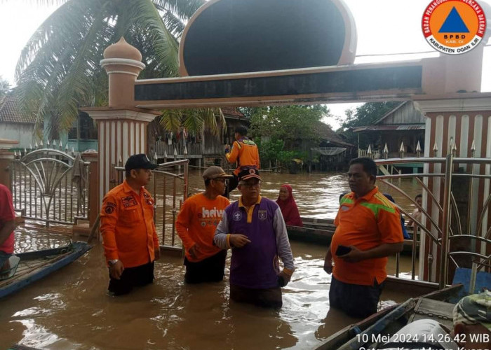 Wabup H Ardani dan Sekda H Muhsin Tinjau Warga Kebanjiran