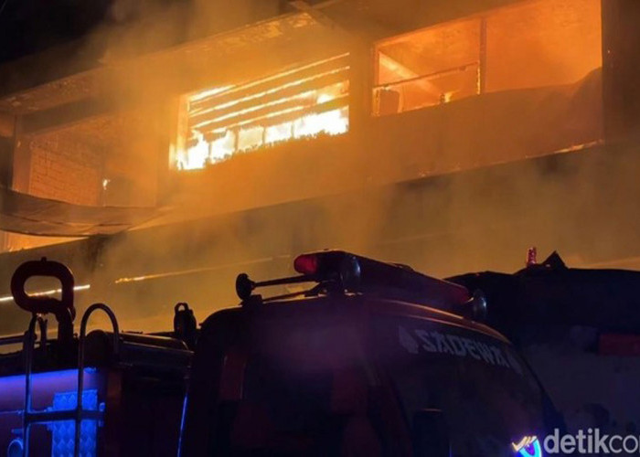 Pasar Rebo Purwakarta Terbakar, Api Belum Berhasil Dipadamkan