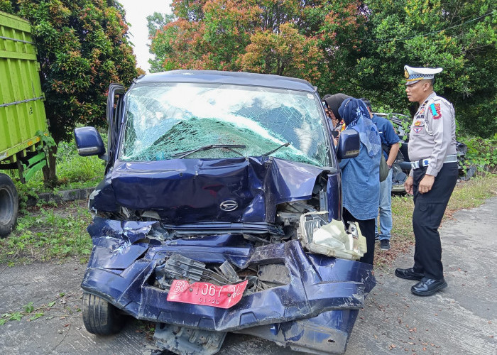 Mobil Grandmax Seruduk Innova di Prabumulih, Satu Orang Tewas Ditempat 