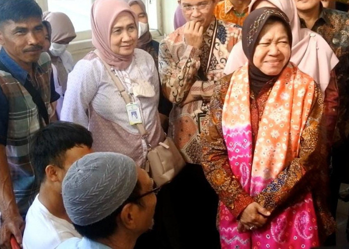 Menghadap Jokowi, Risma Belum Ajukan Pengunduran Diri