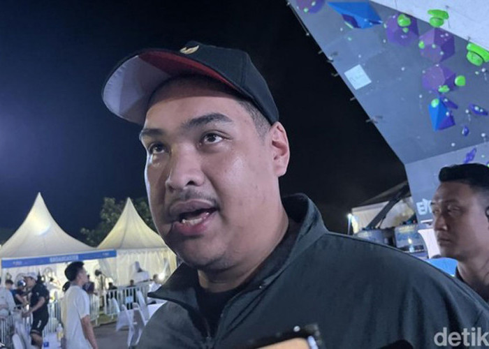 Mantan Menpora RI Bantah Keretakan Rumah Tangganya Karena Kedekatan dengan Aktris DK