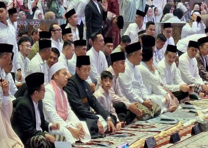 Boyong Putra, Gibran Salat Ied di Masjid Istiqlal 