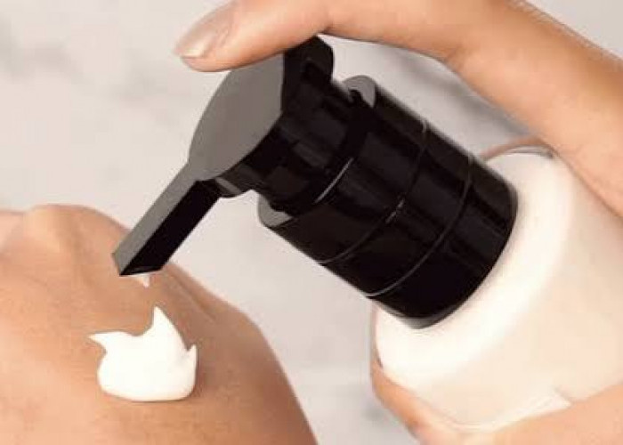 4 Rekomendasi Body Lotion yang Bagus untuk Memutihkan Kulit Belang dan Kusam