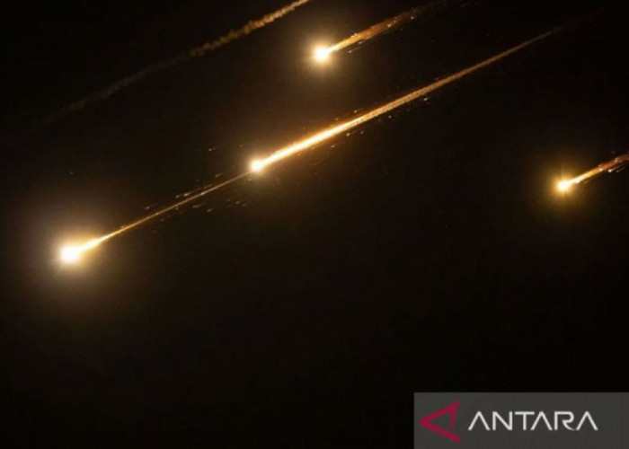 Perdana, Iran Gunakan Rudal Haj Qasem Serang Pangkalan Militer AS-Israel 