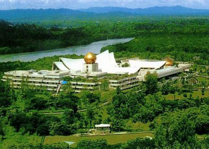 Bangunan Megah di Kalimantan itu Ternyata Milik Sultan Brunei