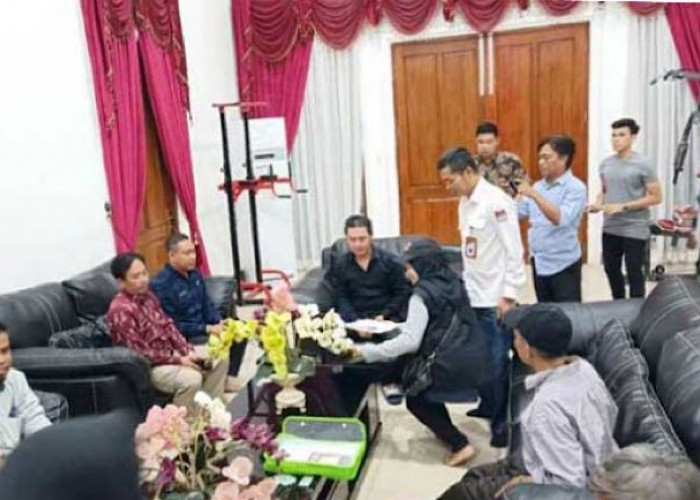 Terima Petugas Pantarlih, Wakil Bupati Yulius Maulana Ajak Masyarakat Sukseskan Coklit di Empat Lawang 