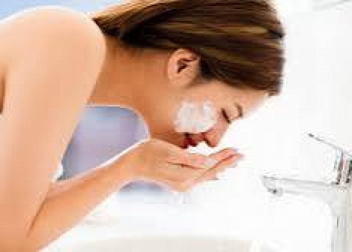 12 Rekomendasi Cleanser Non-SLS Bikin Kulit Anti Kering, Ketarik dan Iritasi