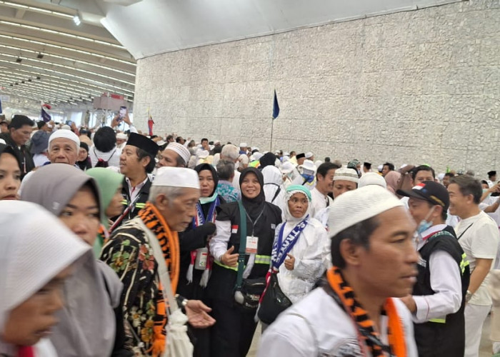 Jemaah Haji Palembang Melontar Jumrah Hari Kedua