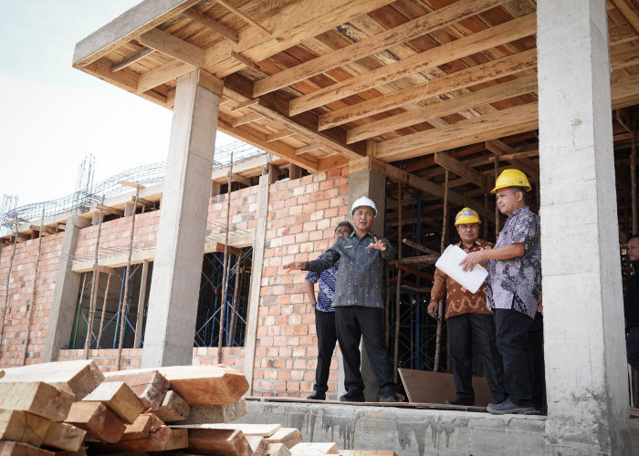 Sekda Muba Sidak Progres Pembangunan Kantor Camat Sungai Keruh, ini Perintahnya