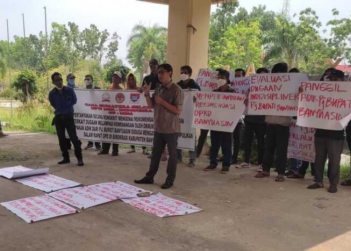Adik Pj Bupati Banyuasin Jadi Staf Ahli di Bappeda, Warga Demo DPRD