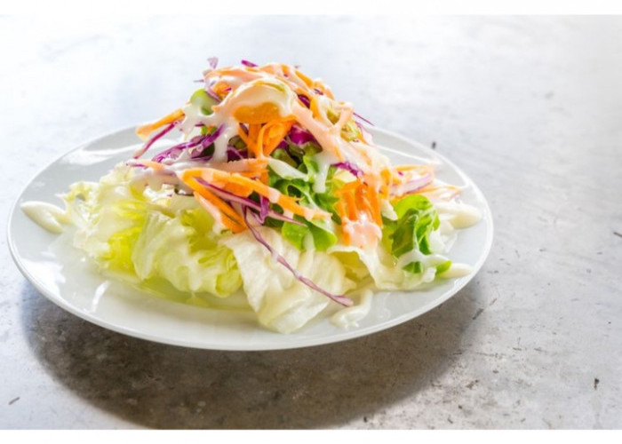 4 Manfaat Konsumsi Salad Sayur Secara Rutin, Wajib Kamu Coba Nih!