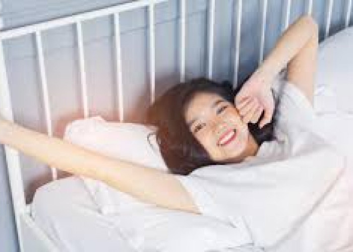 Mau Bangun Tidur Langsung Glowing? Ini Dia 5 Tips Rutinitas Skincare Malam yang Harus Dicoba