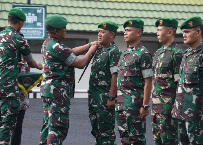 Semakin Tinggi Pangkat  Semakin Tinggi   Tanggung Jawab, Korem 044/Gapo Gelar Acara  Kenaikan Pangkat
