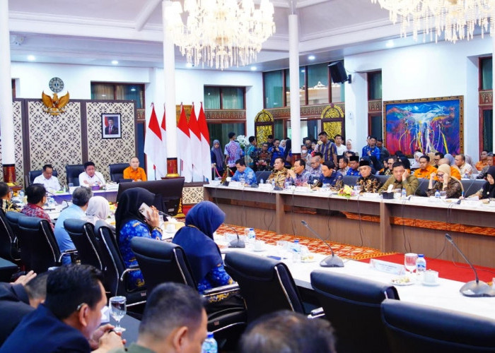 Bupati Muba Ikuti Rakor Pengentasan Kemiskinan di Griya Agung