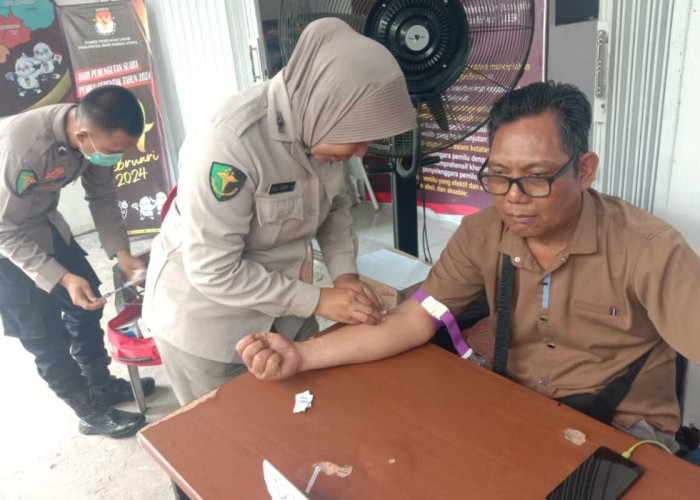 Dokkes Polres Muratara Periksa Kesehatan Personel-Penyelenggara Pemilu 