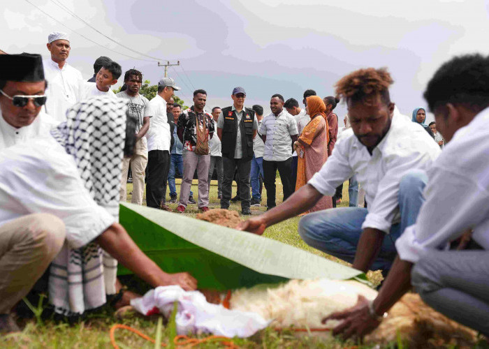 Kapolda Sumsel Halalbihalal Dengan Mahasiswa Papua di Unsri Indralaya dan Serahkan  Hewan Kurban.