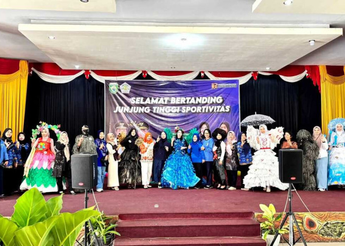 Ajang Kreasi dan Aksi Sega SMKN 3 Palembang, Siswi Ikuti Fashion Show Bahan Daur Ulang