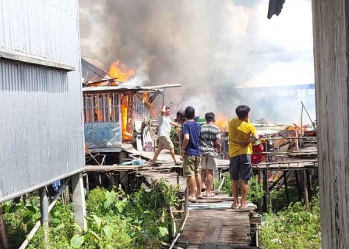 Tiga Rumah Warga Desa Selapan Ilir OKI Terbakar