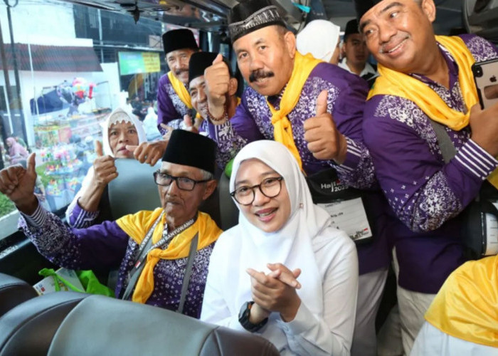 Nabung 15 Tahun, Loper Koran Asal Banyuwangi Berangkat Haji 