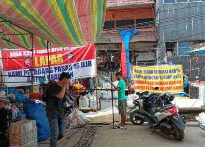 Sempat Dibongkar, PKL Pasar 16 Ilir Kembali Gelar Dagangan