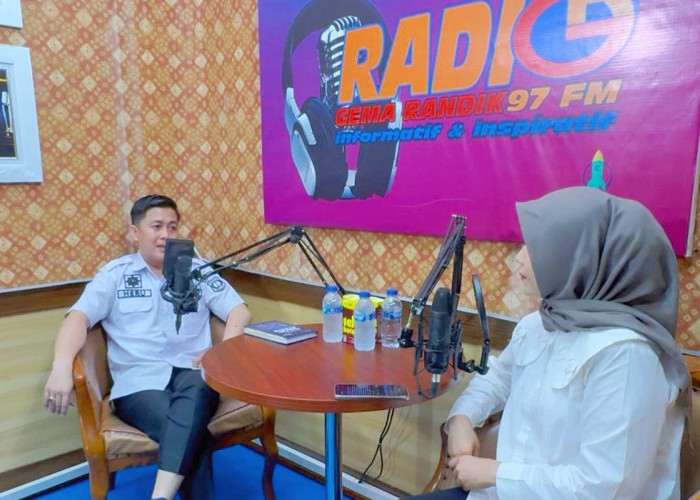 Tampil di Live Podcast, Camat Babat Toman Berbagi Tips Memerintah