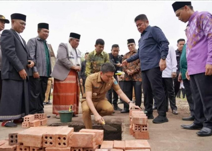 Gubernur HD dan Bupati Panca Lakukan Peletakan Batu Pertama MTs Nurul Islam Desa Sribandung