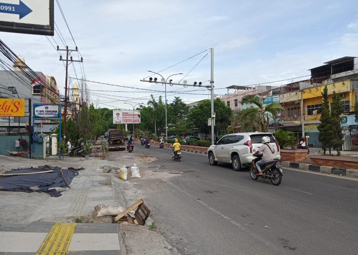 Jalan Sudirman Prabumulih Diperbaiki